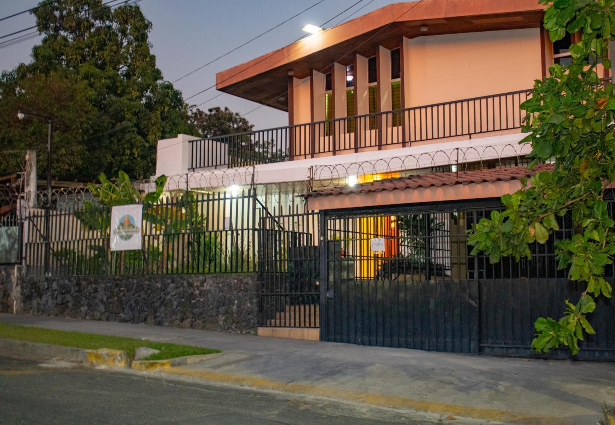 Volcano Hostal Y Restaurante San Salvador Ngoại thất bức ảnh